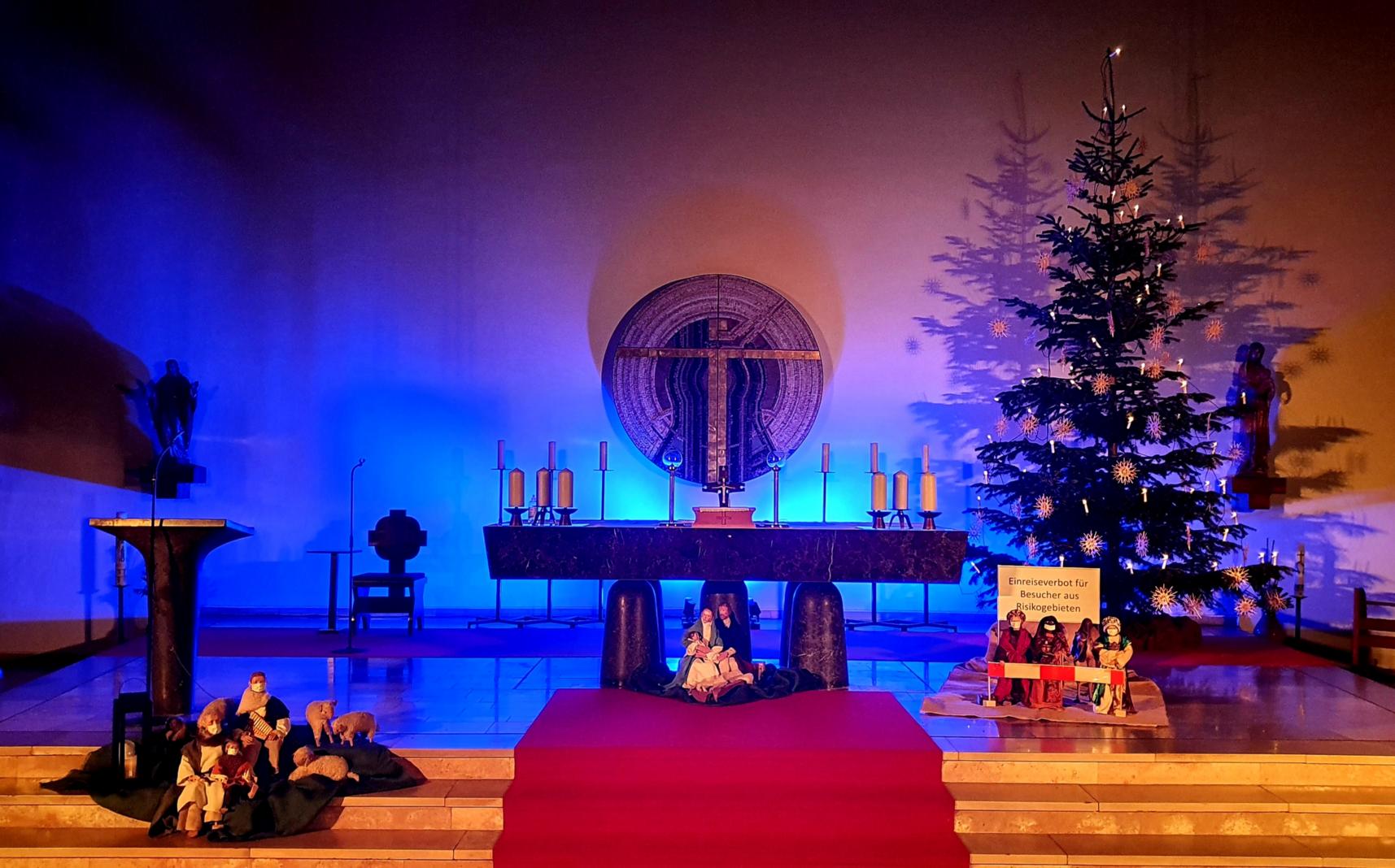 Altarraum mit Krippe 2020 (c) Mario Hellebrandt